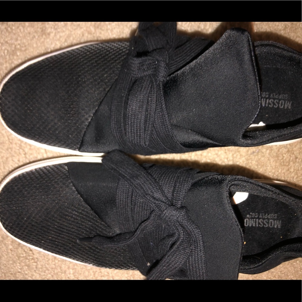 Black everyday shoe